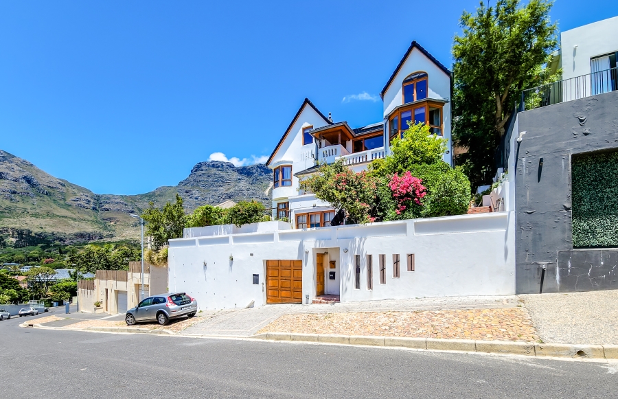 6 Bedroom Property for Sale in Oranjezicht Western Cape